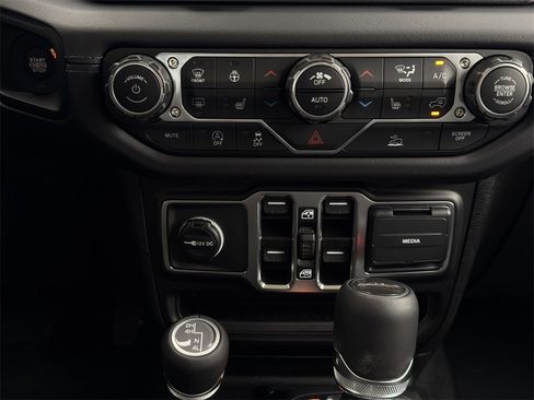 New 2025 Jeep Gladiator Sport image 16