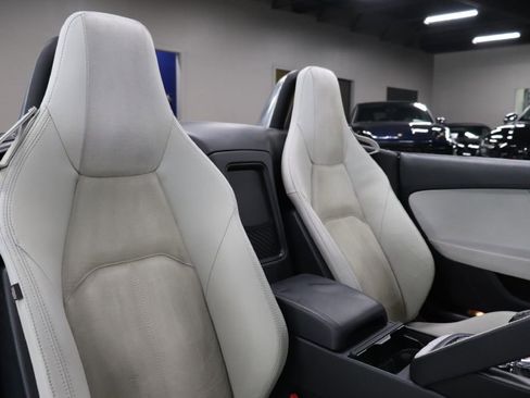 Used 2019 Jaguar F-TYPE Convertible image 23