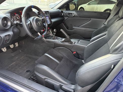 Used 2023 Toyota GR86 Premium w/ ALL Weather Mat Package (TMS) image 9