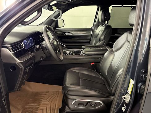 Used 2022 Jeep Wagoneer Series III w/ Convenience Group I RWD image 30