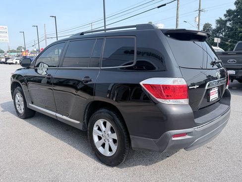 Used 2013 Toyota Highlander SE FWD image 7