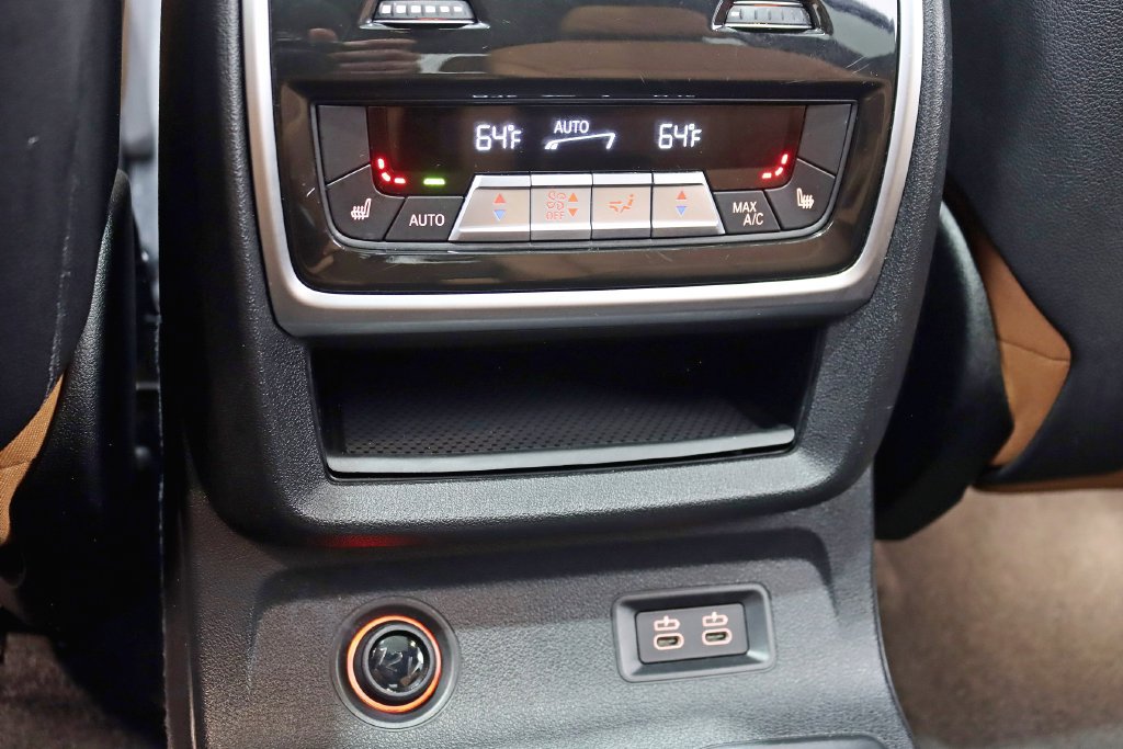 Used 2024 BMW X7 xDrive40i w/ M Sport Package AWD/4WD image 27