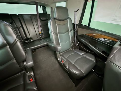 Used 2017 Cadillac Escalade 2WD image 14