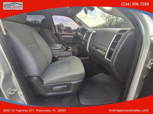 Used 2017 RAM 1500 Classic SLT image 12