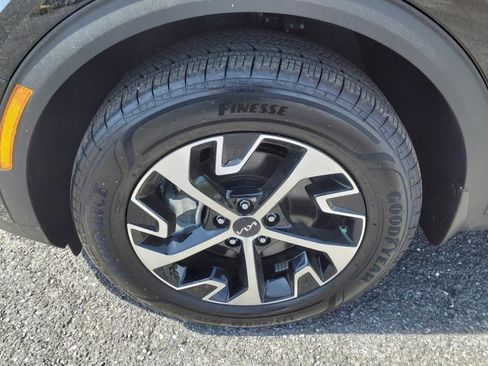 New 2025 Kia Sportage EX image 10