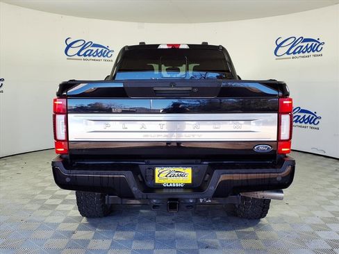 Used 2022 Ford F250 Platinum image 4