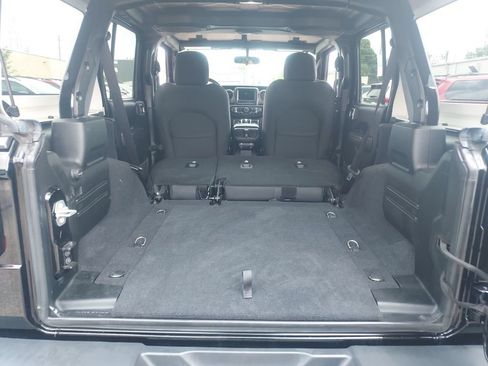 Used 2018 Jeep Wrangler Unlimited Sport S AWD/4WD image 32