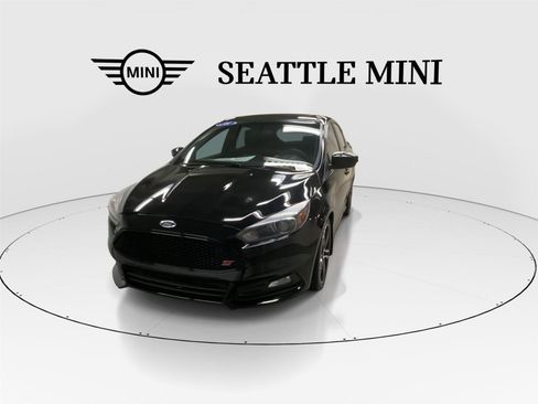 Used 2018 Ford Focus ST w/ Equipment Group 402A FWD image 4