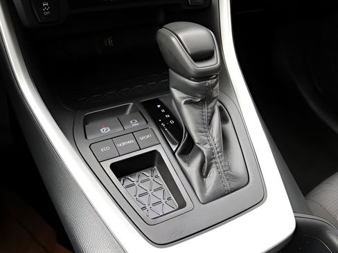 Used 2025 Toyota RAV4 XLE image 23