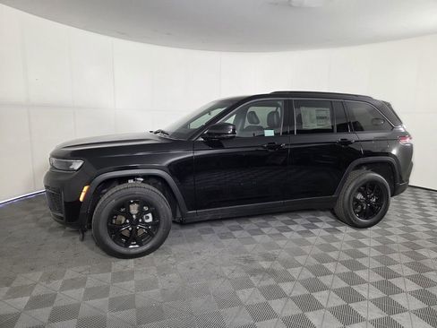 New 2026 Jeep Grand Cherokee Altitude RWD image 7