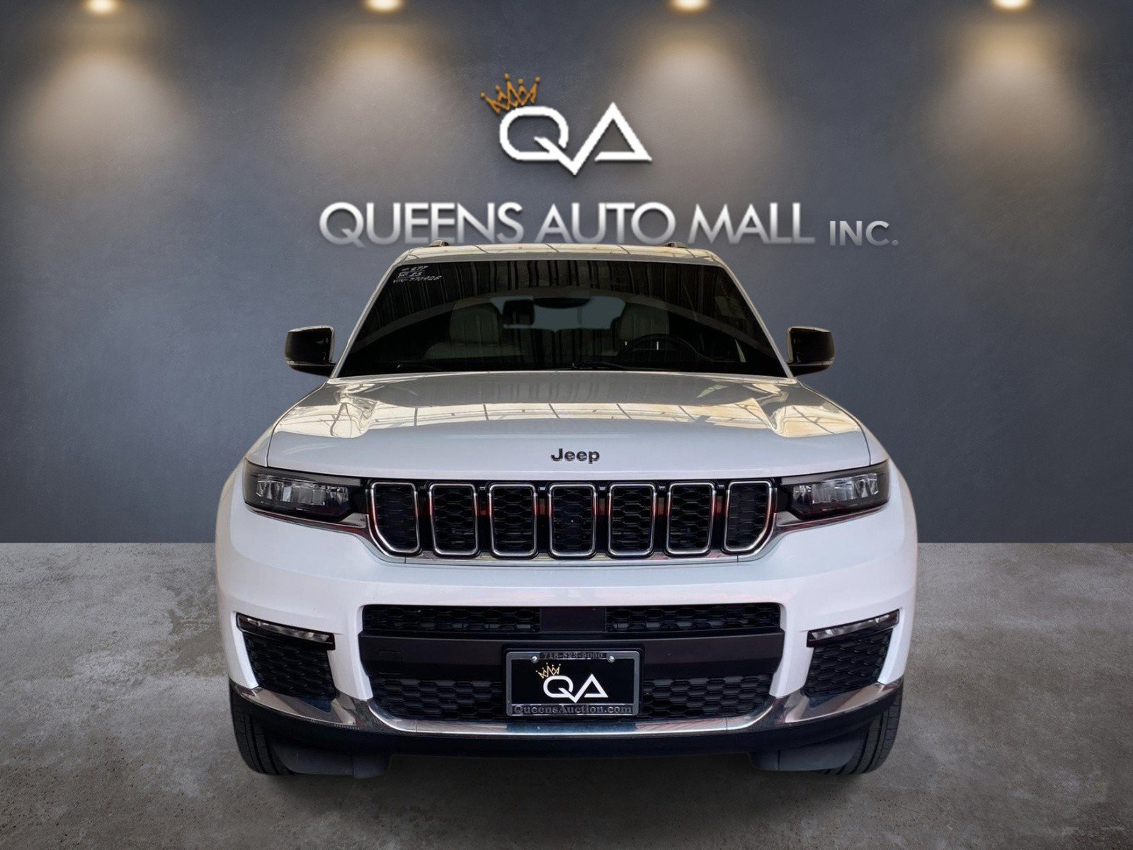Used 2023 Jeep Grand Cherokee L Limited AWD/4WD image 2