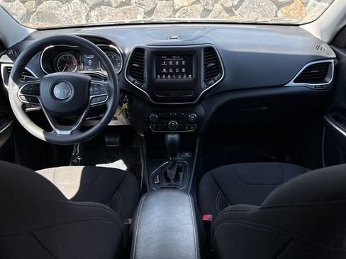 Used 2020 Jeep Cherokee Latitude FWD image 8