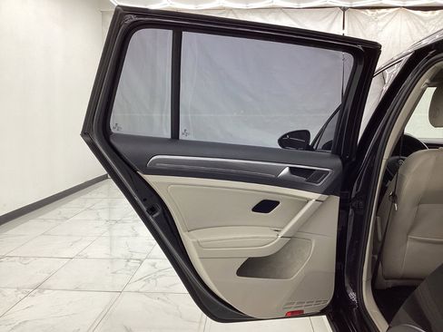 Used 2017 Volkswagen Golf Alltrack S image 24