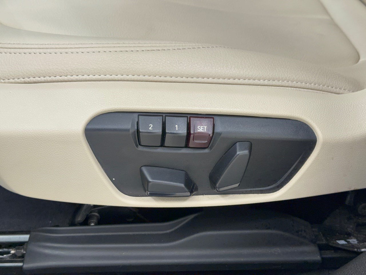 Used 2018 BMW X1 sDrive28i FWD image 16