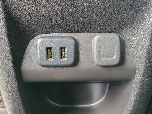 Used 2017 Chevrolet Colorado LT image 12