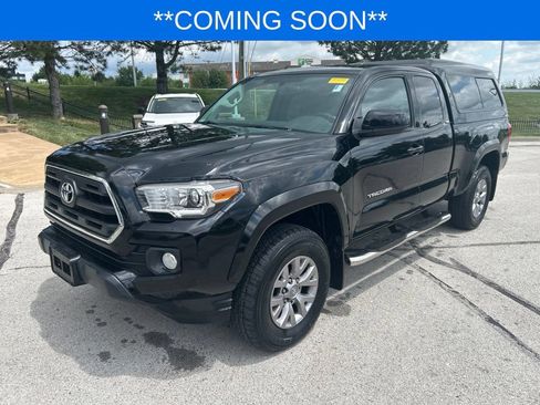 Used 2017 Toyota Tacoma SR5 w/ Tow Package AWD/4WD image 1