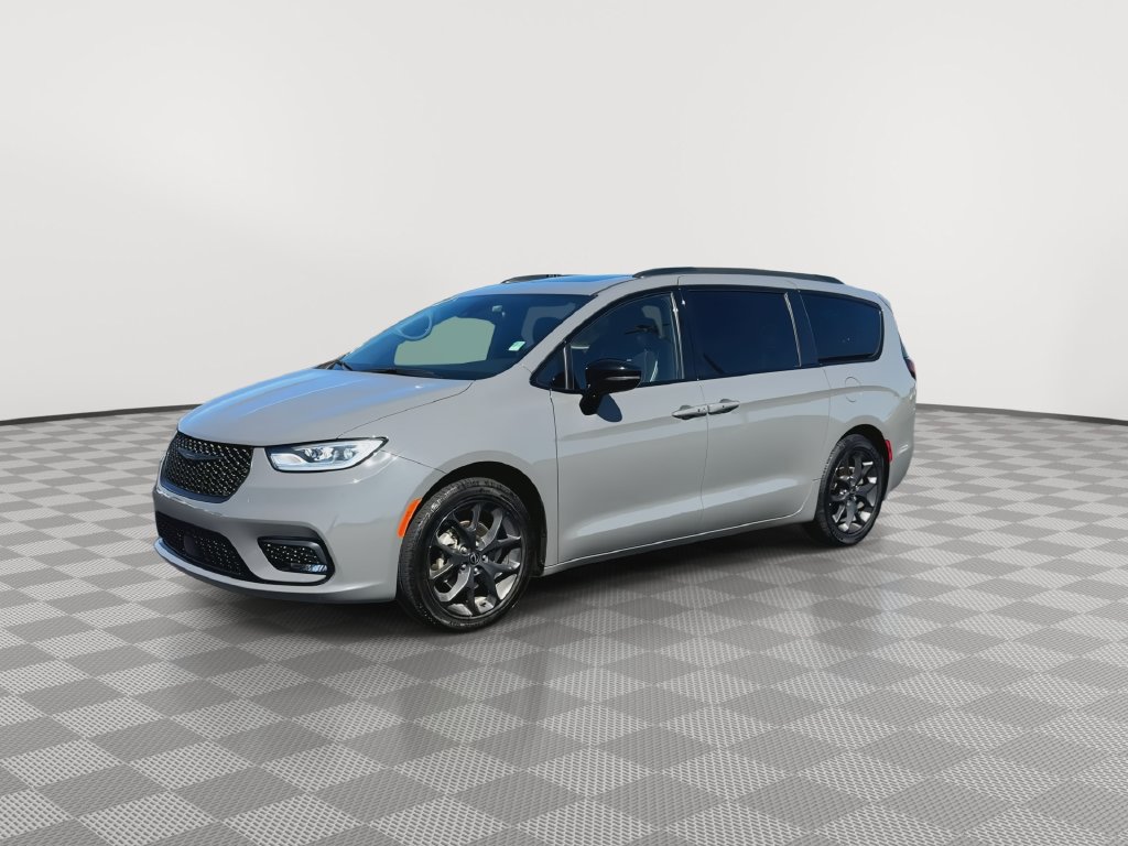 Used 2025 Chrysler Pacifica Limited FWD image 4