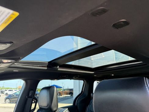 Used 2025 Chrysler Pacifica Limited FWD image 18