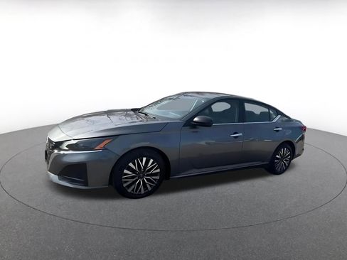 Used 2025 Nissan Altima 2.5 SV image 8