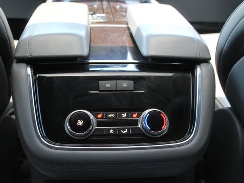 Used 2019 Lincoln Navigator L Reserve AWD/4WD image 38