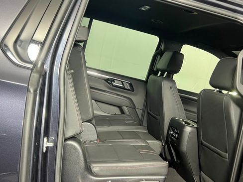 Used 2025 Chevrolet Suburban RST image 34