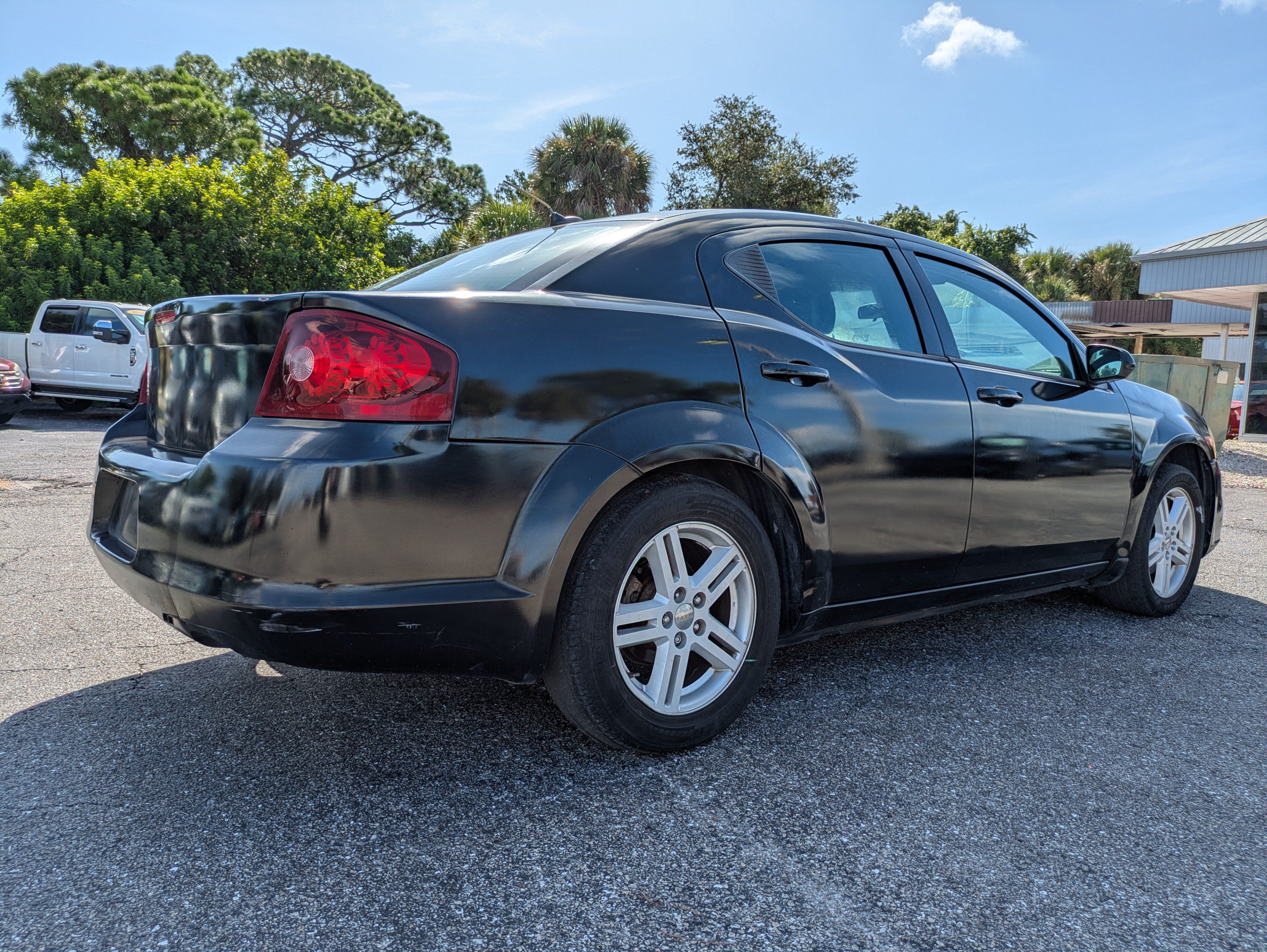 Used 2013 Dodge Avenger SXT FWD image 4