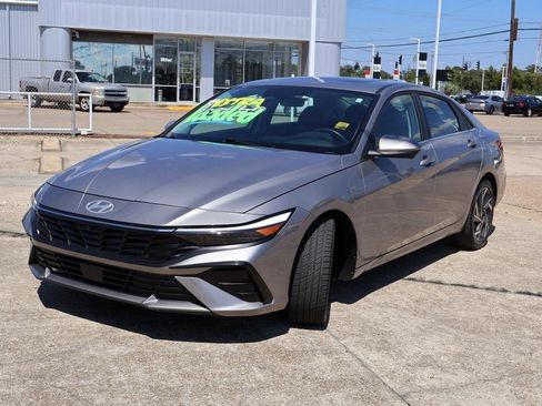 Used 2024 Hyundai Elantra Limited image 23