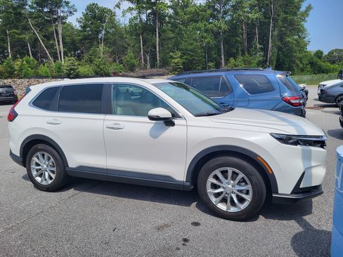 Used 2024 Honda CR-V EX-L image 3