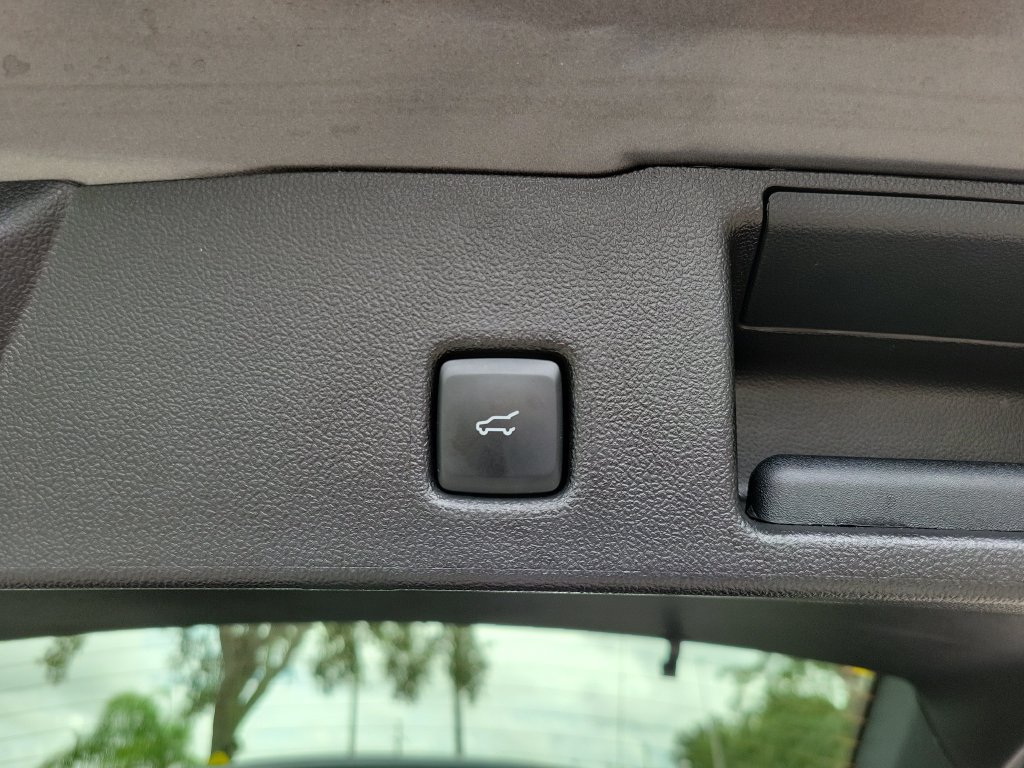 Certified 2025 Ford Escape Platinum AWD/4WD image 7