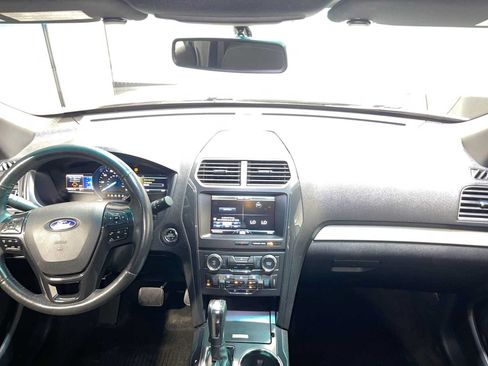 Used 2016 Ford Explorer XLT w/ Equipment Group 201A AWD/4WD image 10