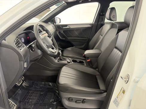Used 2022 Volkswagen Tiguan SE R-Line AWD/4WD image 6