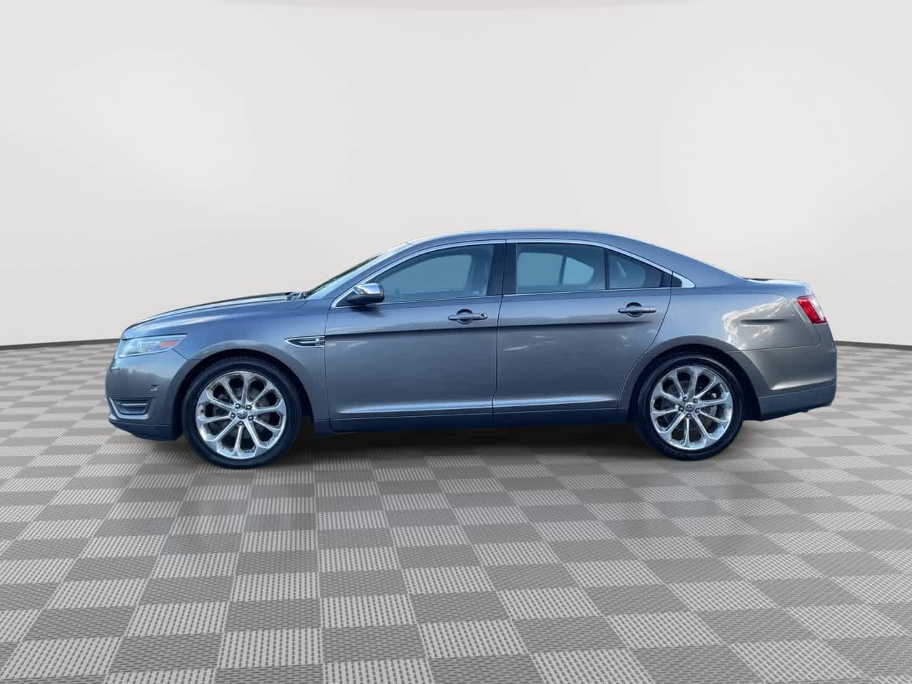 Used 2013 Ford Taurus Limited FWD image 5