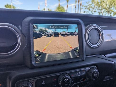 Used 2023 Jeep Gladiator Overland w/ Trailer Tow Package AWD/4WD image 29