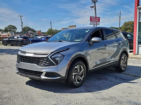 Used 2023 Kia Sportage LX image 3