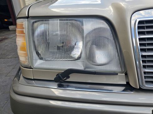 Used 1994 Mercedes-Benz E 320 Convertible image 31