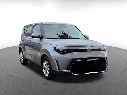 Used 2025 Kia Soul LX w/ LX Technology Package FWD image 3