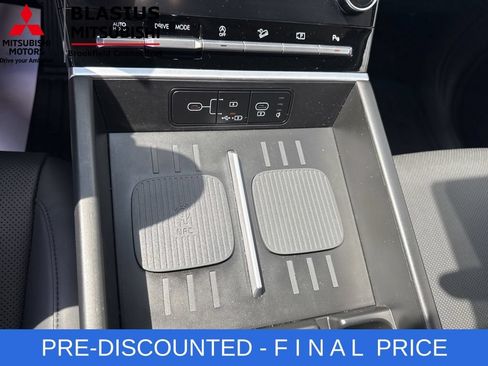Used 2025 Hyundai Santa Fe SEL FWD image 27