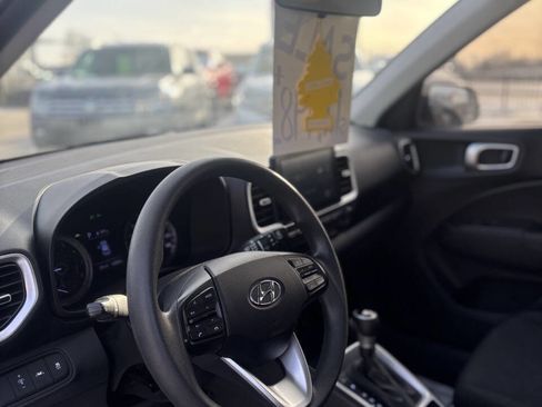 Used 2022 Hyundai Venue SE image 9
