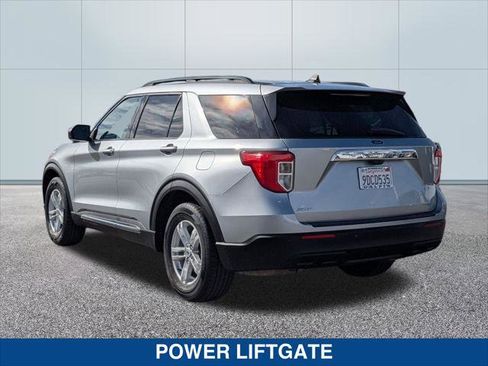Certified 2022 Ford Explorer XLT image 3