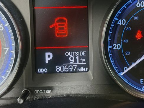 Used 2018 Toyota Corolla LE FWD image 16