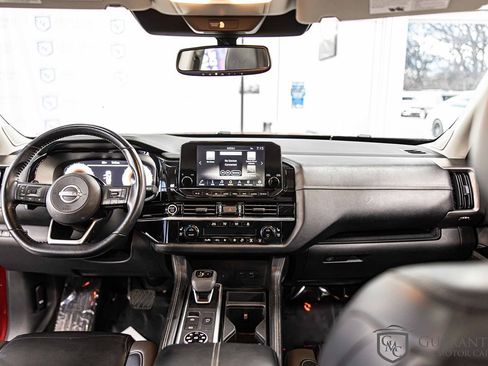 Used 2022 Nissan Pathfinder Platinum w/ Cargo Package image 39