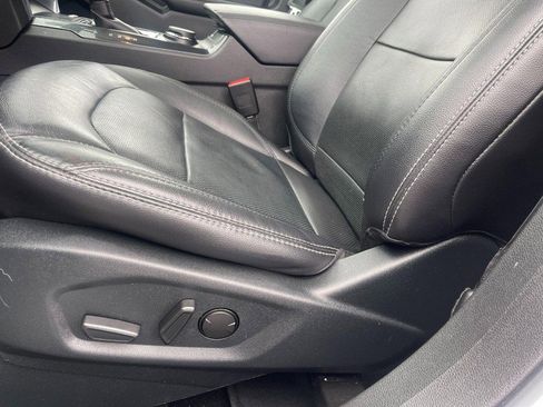 Used 2019 Ford Explorer Limited image 18