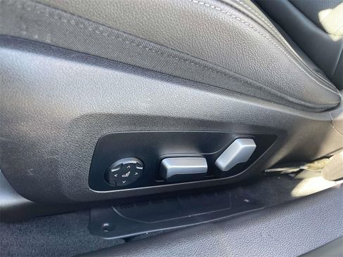 Used 2022 BMW 330i Sedan w/ Convenience Package image 21
