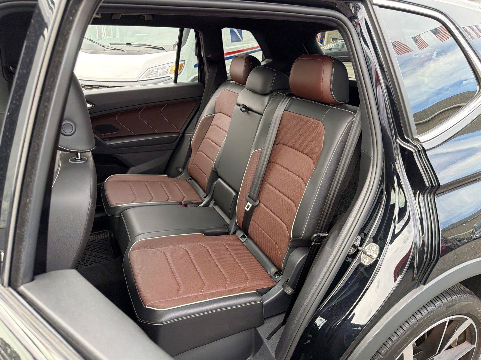 Used 2024 Volkswagen Tiguan SEL R-Line AWD/4WD image 30