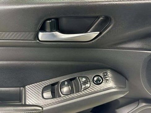 Used 2025 Nissan Altima 2.5 SV image 13