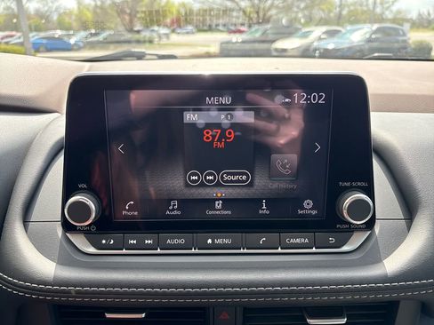 Used 2023 Nissan Rogue SV image 16