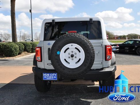 New 2026 Ford Bronco Heritage Edition image 4