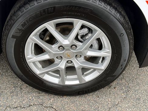 Certified 2024 Chevrolet Equinox LT w/ LPO, Floor Liner Package image 5