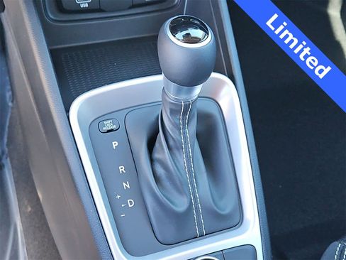 Certified 2025 Hyundai Venue Limited image 21