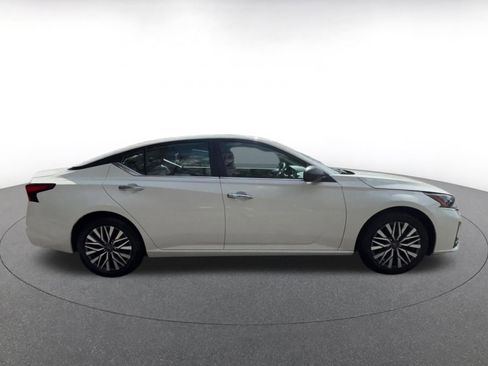 Used 2025 Nissan Altima 2.5 SV image 16